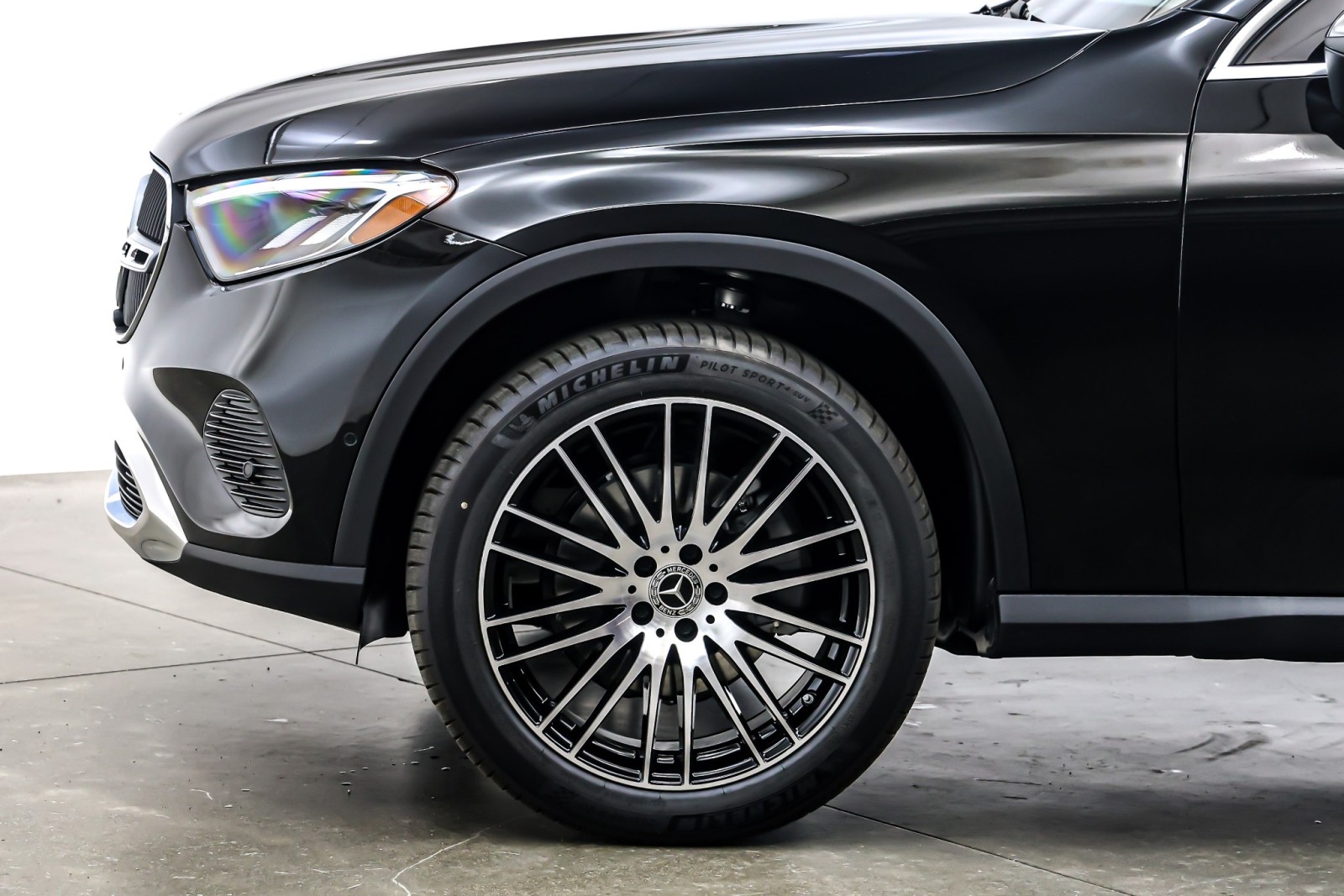 New 2026 Black Mercedes-Benz GLC 300 image 10
