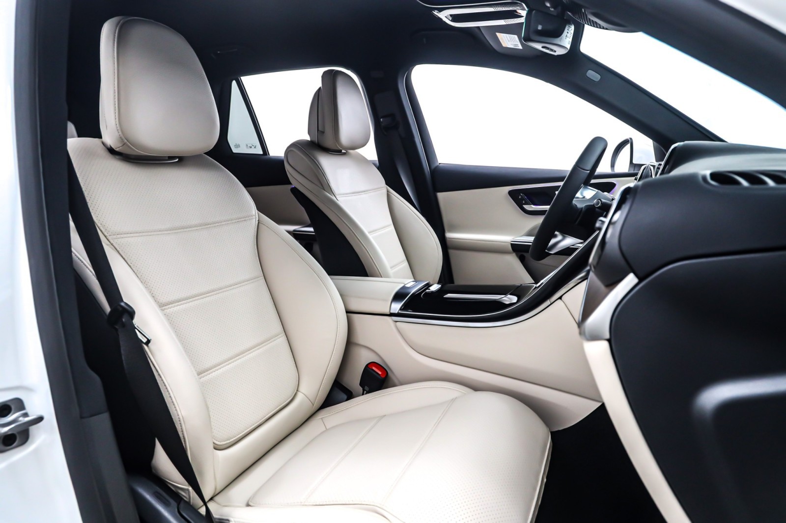 New 2026 Polar White Mercedes-Benz GLC 300 image 7
