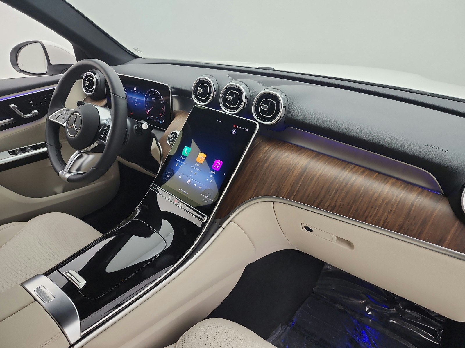 Certified Used 2025 Polar White Mercedes-Benz GLC 300 SUV image 24