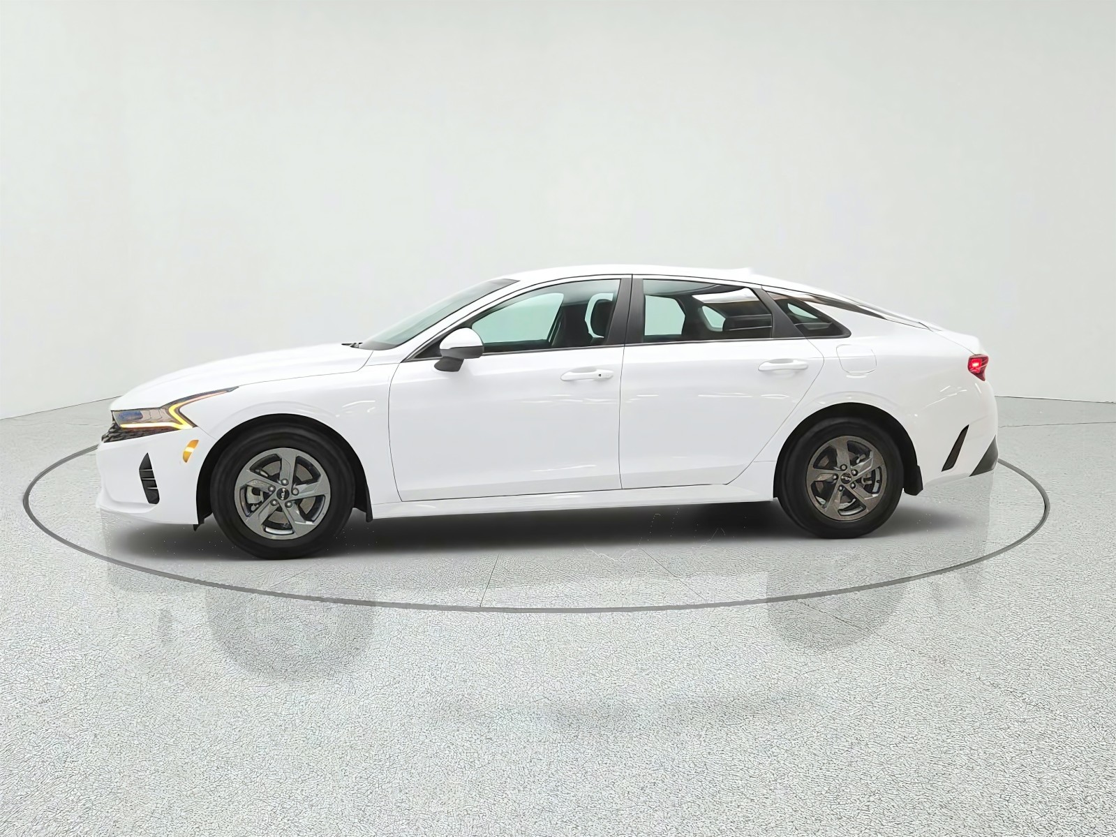 Used 2022 Glacial White Pearl Kia LXS Auto FWD image 8
