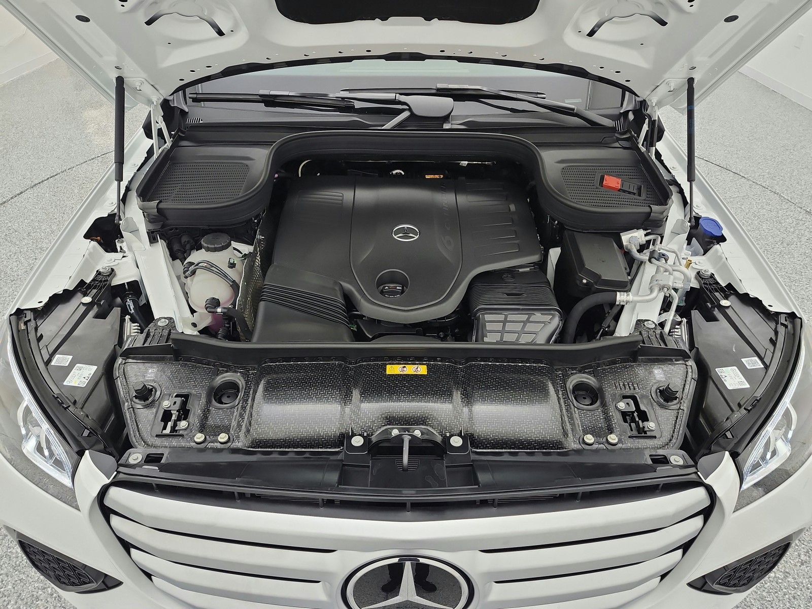 New 2026 Polar White Mercedes-Benz GLS 450 4MATIC® SUV image 12