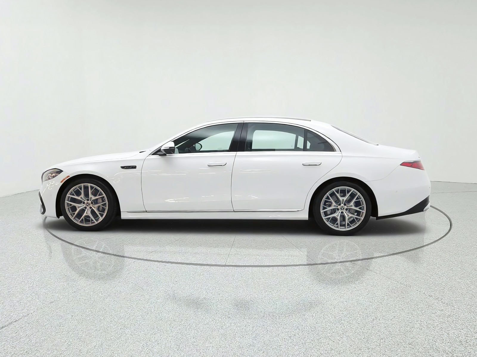 New 2027 MANUFAKTUR Moonlight White Metallic Mercedes-Benz S 580 4MATIC® Sedan image 8