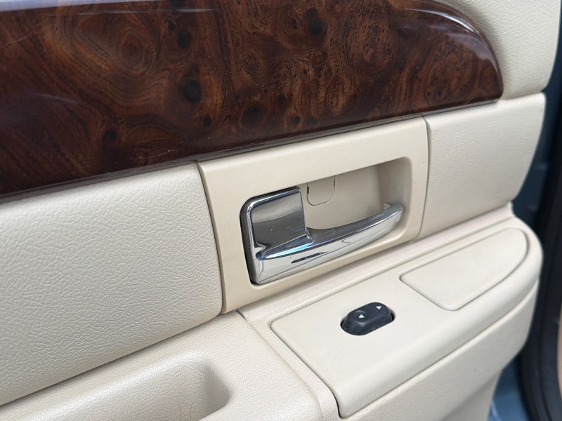 2007 Mercury Grand Marquis LS LOW MILES 52,599 1 OWNER in ,