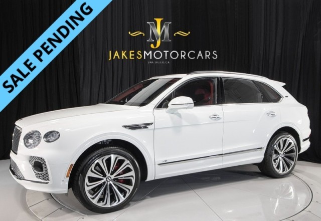Glacier White 2022 Bentley Bentayga V8 AWD SUV / Crossover All-Wheel Drive Automatic