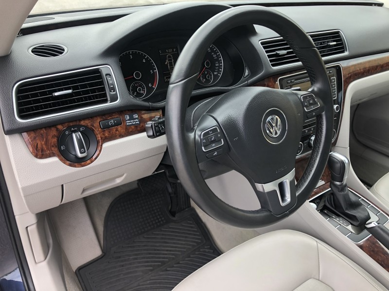 2013 Volkswagen Passat TDI SEL Premium in CHESTERFIELD, Missouri
