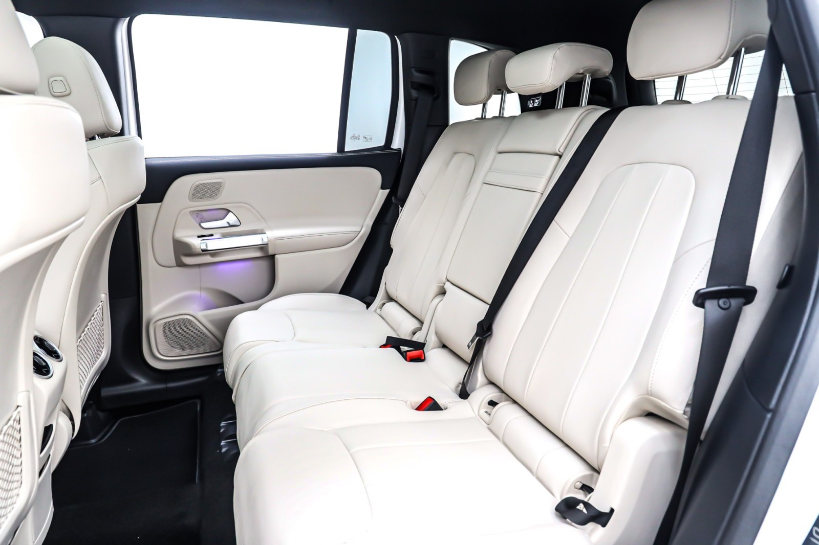 New 2026 Polar White Mercedes-Benz GLB 250 image 8