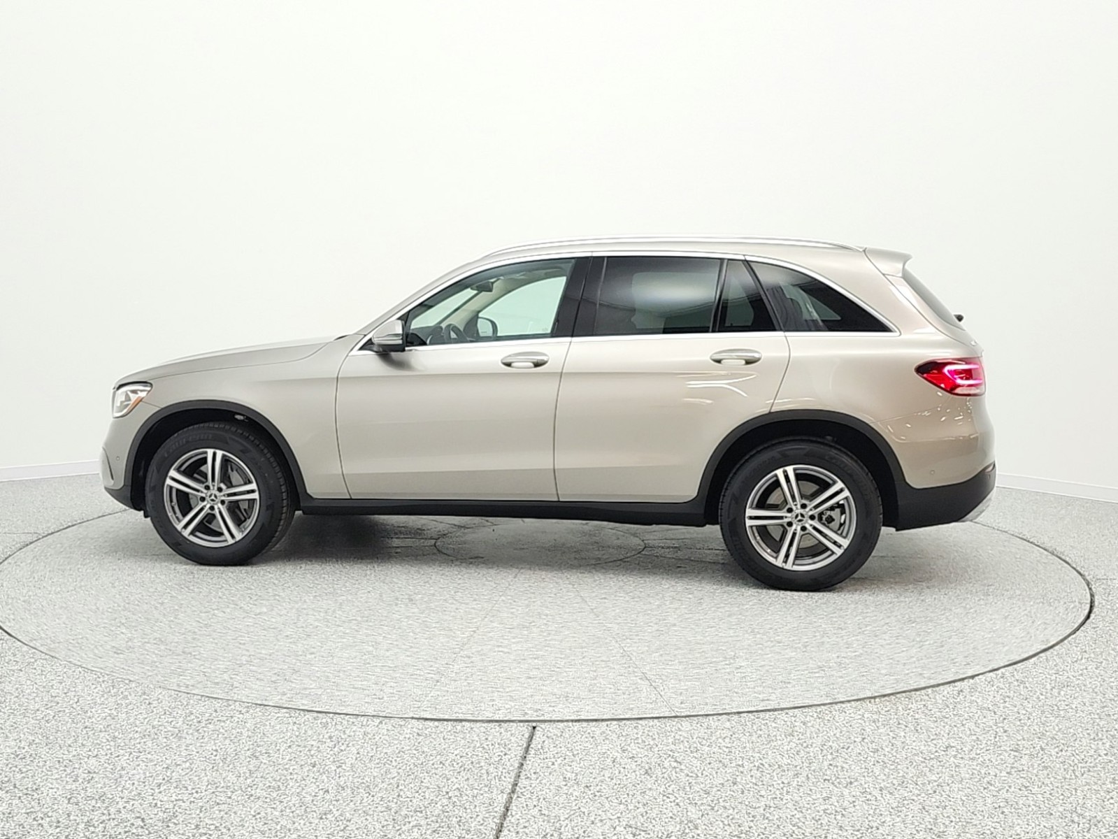 Used 2022 Mojave Silver Metallic Mercedes-Benz GLC 300 SUV image 8