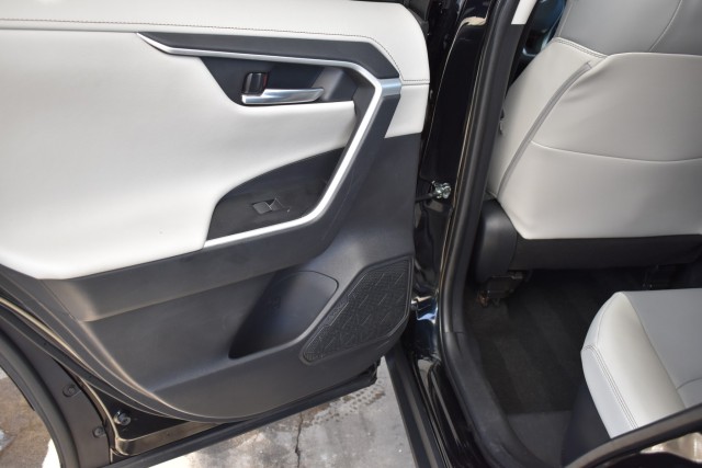 2021 Toyota RAV4 One Owner Navi Leather Moonroof Blind Spot Park Assist Lane Departure JBL Sound MSRP $38,774 31
