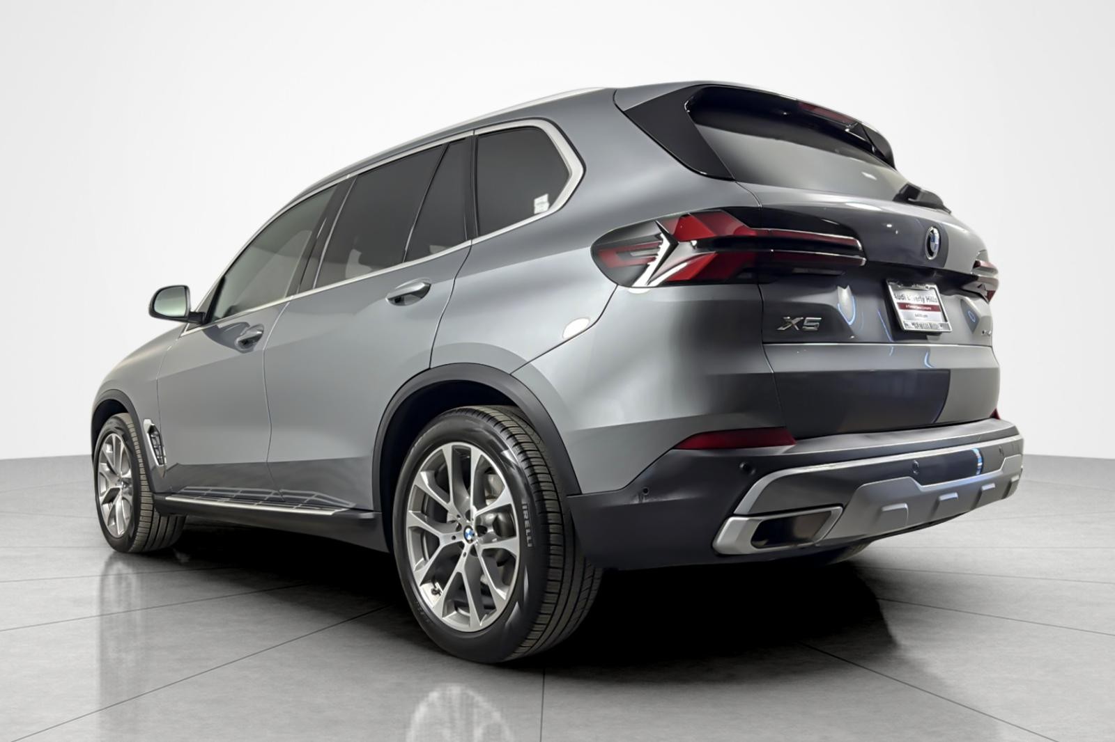 Used 2025 SKYSCRAPER GREY BMW xDrive40i Sports Activity Vehicle image 3