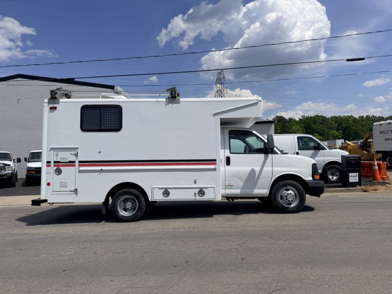 2009 Chevrolet  3500  12'  Mobile Office w 7K Onan Gen & Ladder Racks in , 