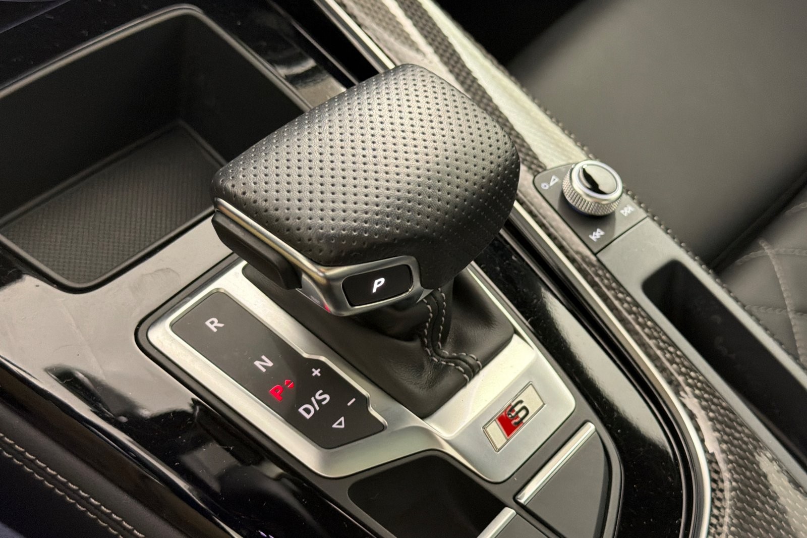 Used 2023 Daytona Gray Pearl Effect Audi Premium Plus 3.0 TFSI quattro image 20