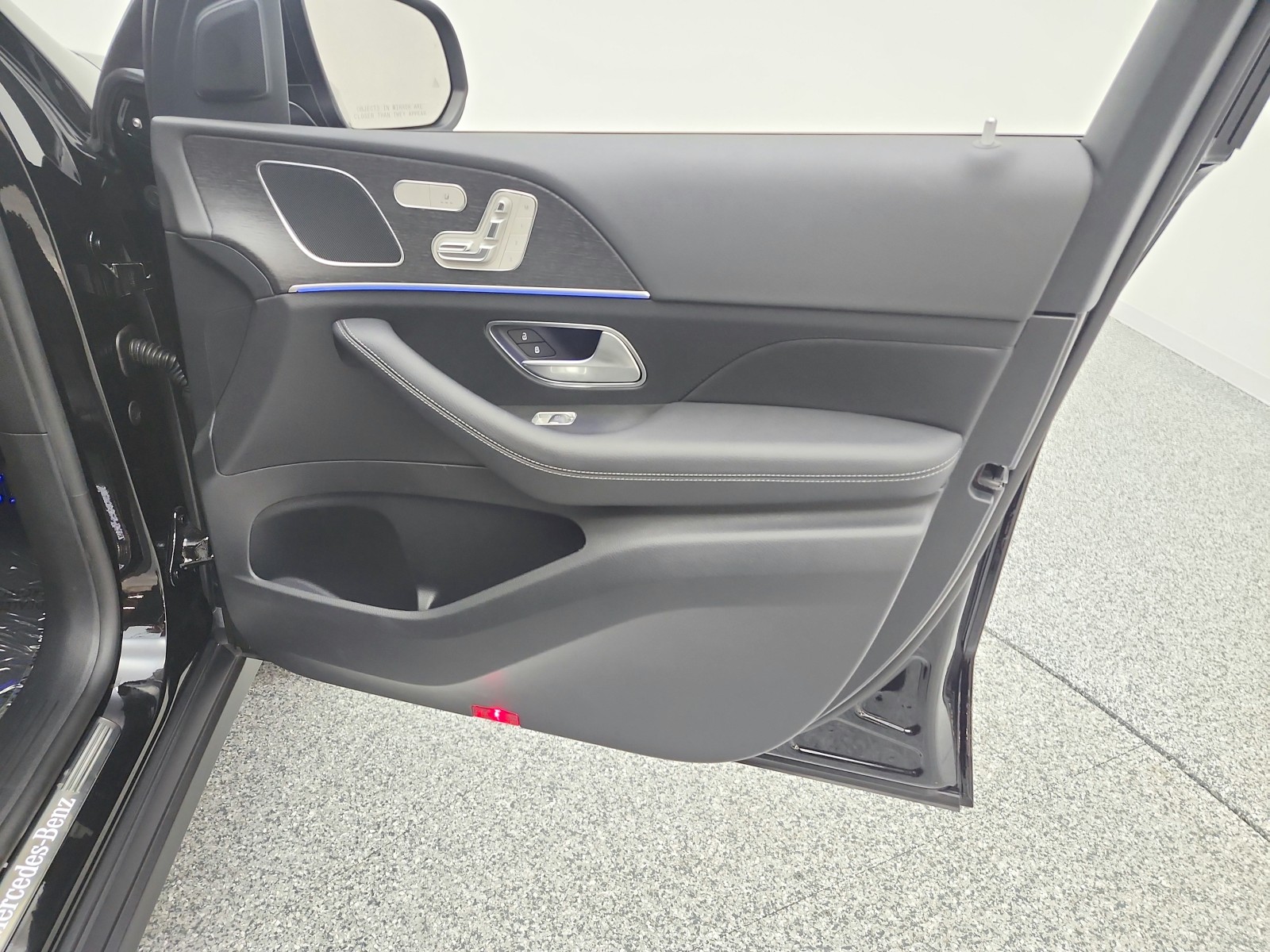 Certified Used 2026 Obsidian Black Metallic Mercedes-Benz GLE 350 4MATIC® SUV image 13