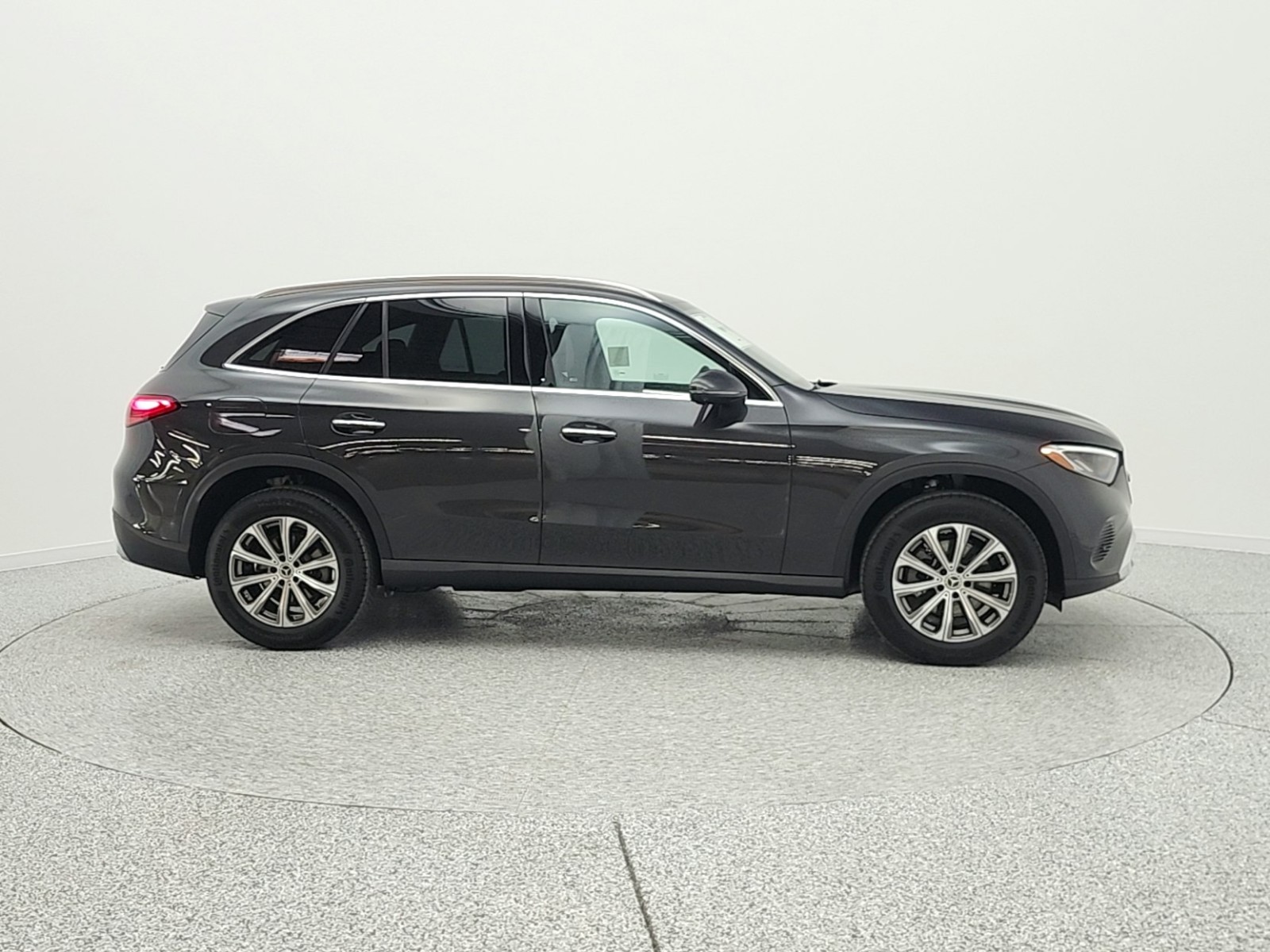 New 2025 Graphite Grey Metallic Mercedes-Benz GLC 300 image 4