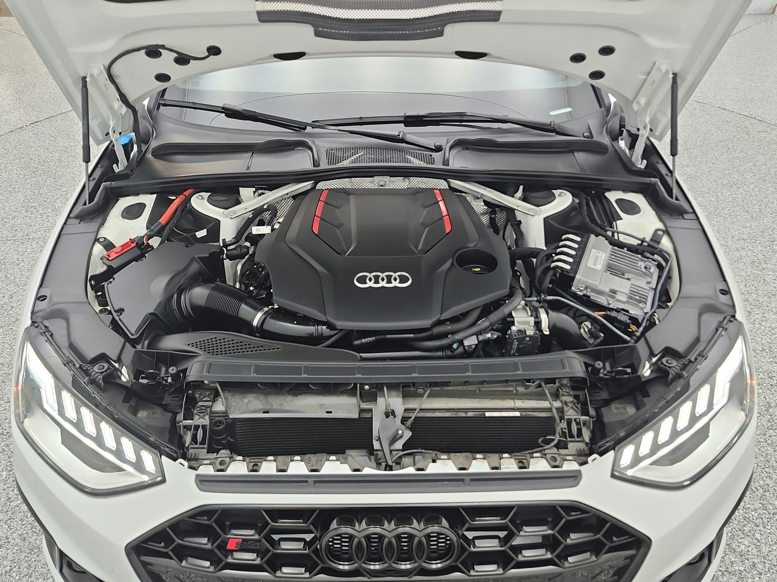 Used 2023 Glacier White Metallic Audi Premium Plus 3.0 TFSI quattro image 19