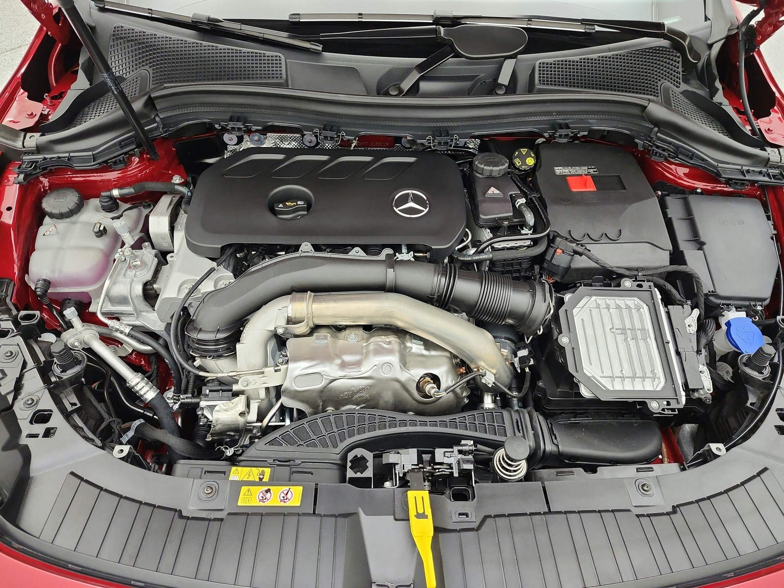 New 2026 MANUFAKTUR Patagonia Red Metallic Mercedes-Benz GLA 250 SUV image 12