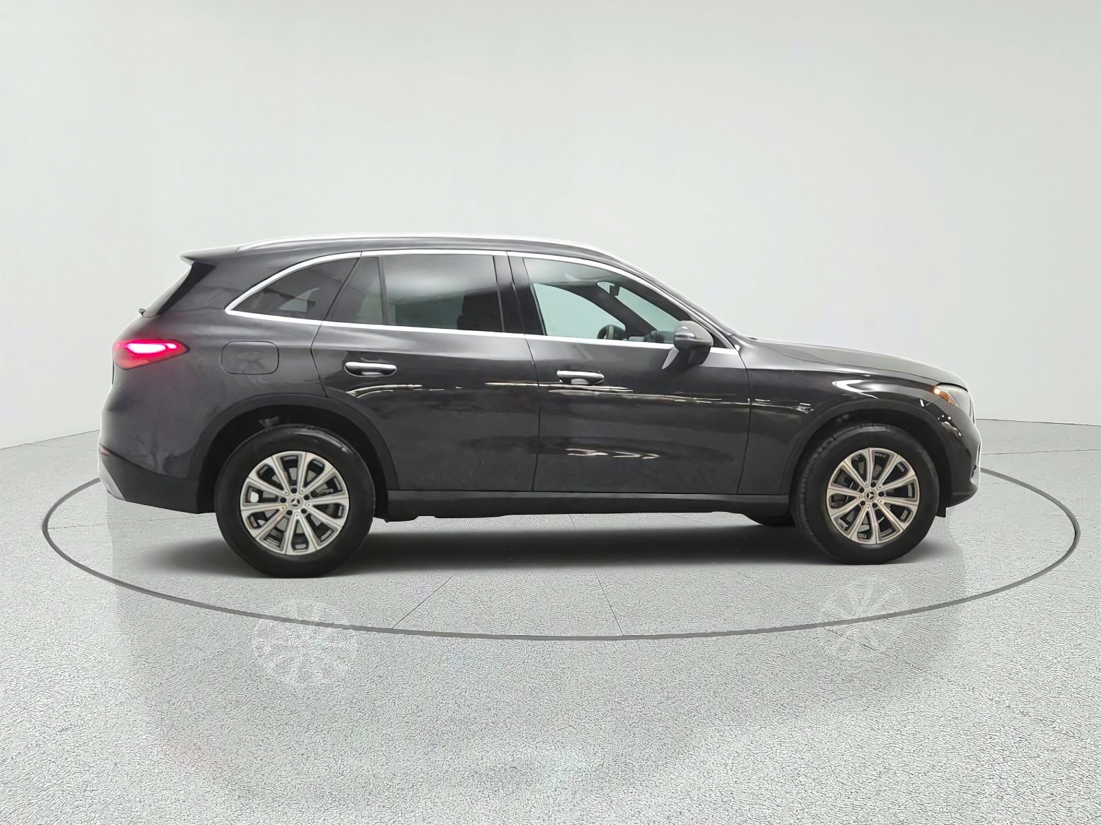 Certified Used 2026 Graphite Grey Metallic Mercedes-Benz GLC 300 SUV image 4