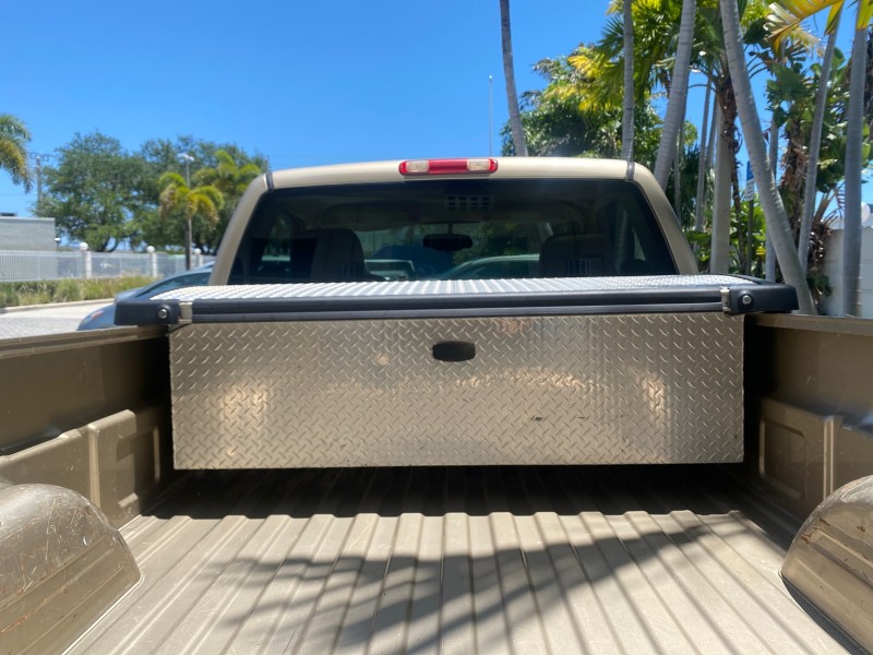 2005 GMC Sierra 1500 LOW MILES 83837 AC NO ACCIDENTS in ,