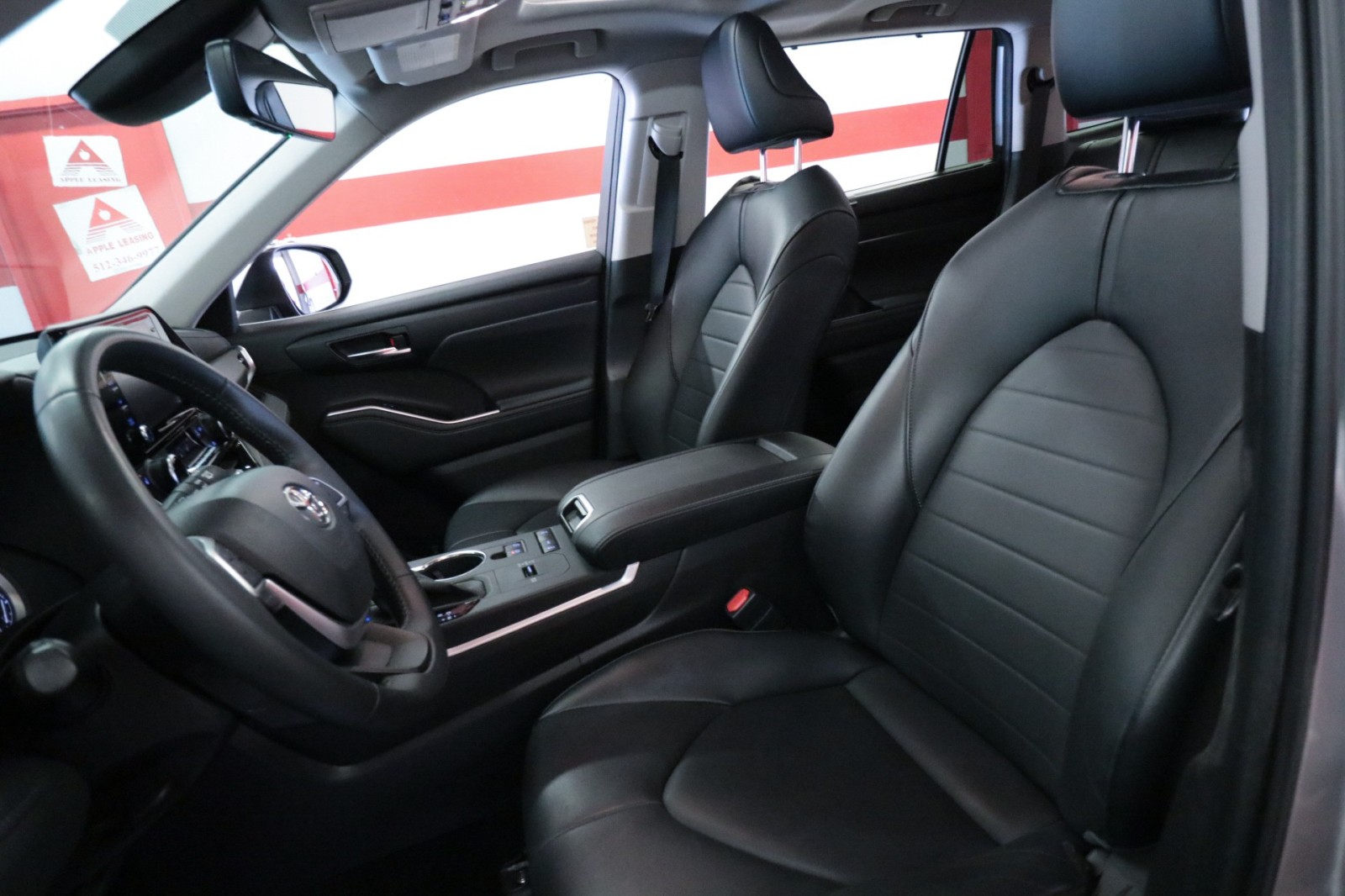 Used Car 2022 Toyota Highlander  Xle For Sale Under $35,000 In Austin, Texas