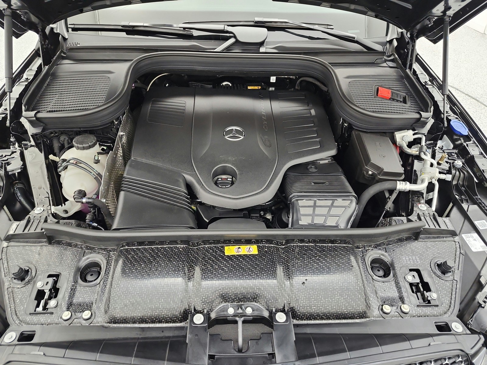 New 2026 Black Mercedes-Benz GLE 450 4MATIC® SUV image 12