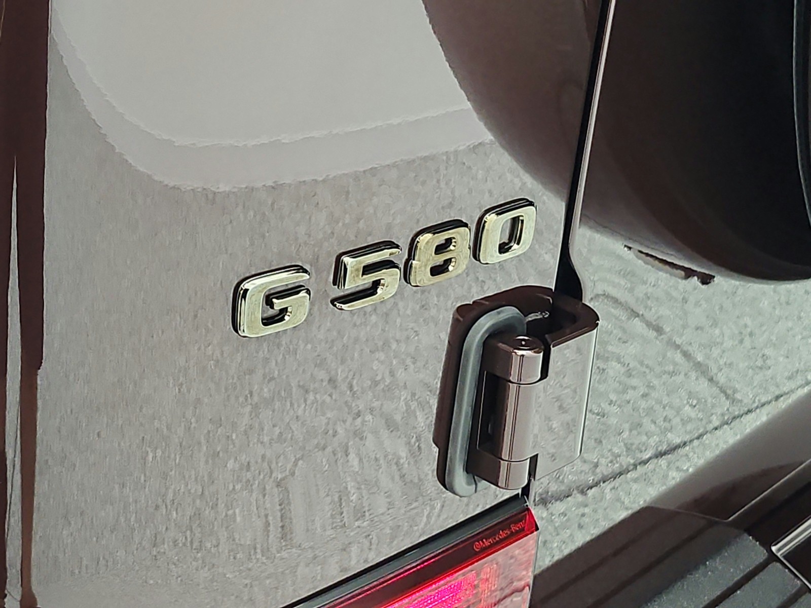 New 2026 Rubellite Red Metallic Mercedes-Benz G 580e image 17