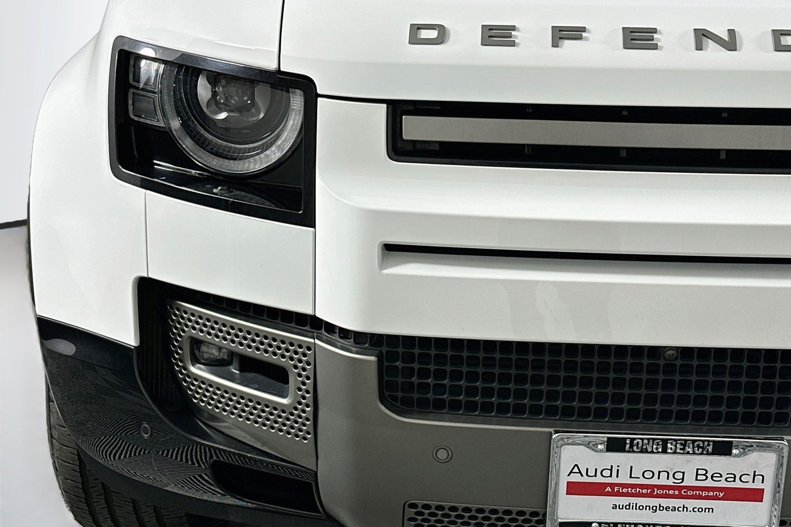 Used 2024 Fuji White Land Rover X-Dynamic SE image 16