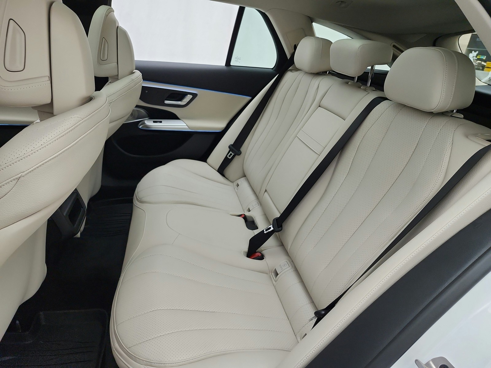 New 2027 Polar White Mercedes-Benz E 450 4MATIC® All-Terrain Wagon image 11