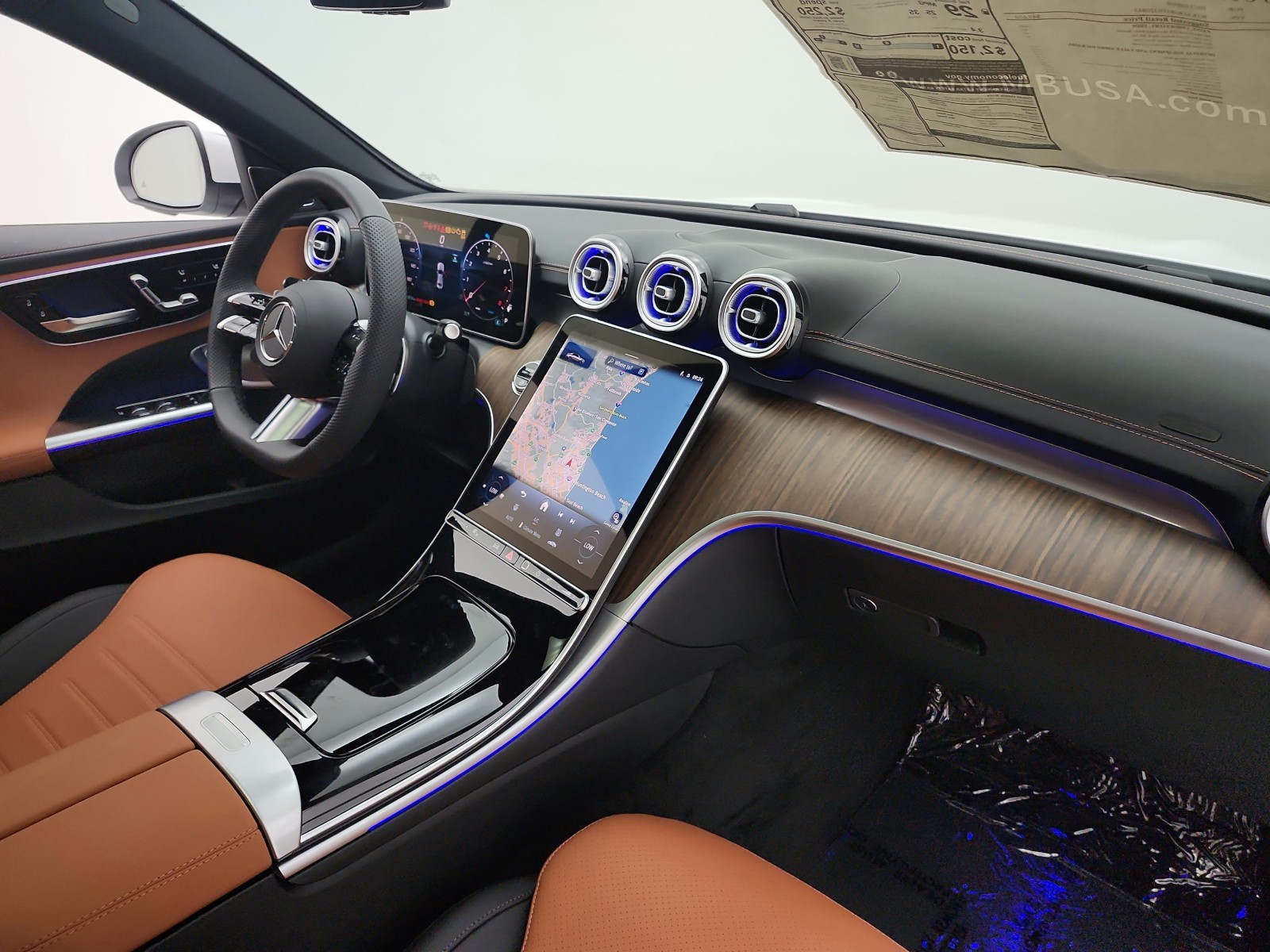 New 2026 MANUFAKTUR Moonlight White Metallic Mercedes-Benz C 300 image 15