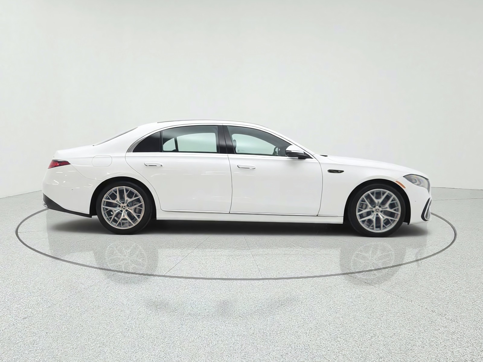 New 2027 MANUFAKTUR Moonlight White Metallic Mercedes-Benz S 580 4MATIC® Sedan image 4
