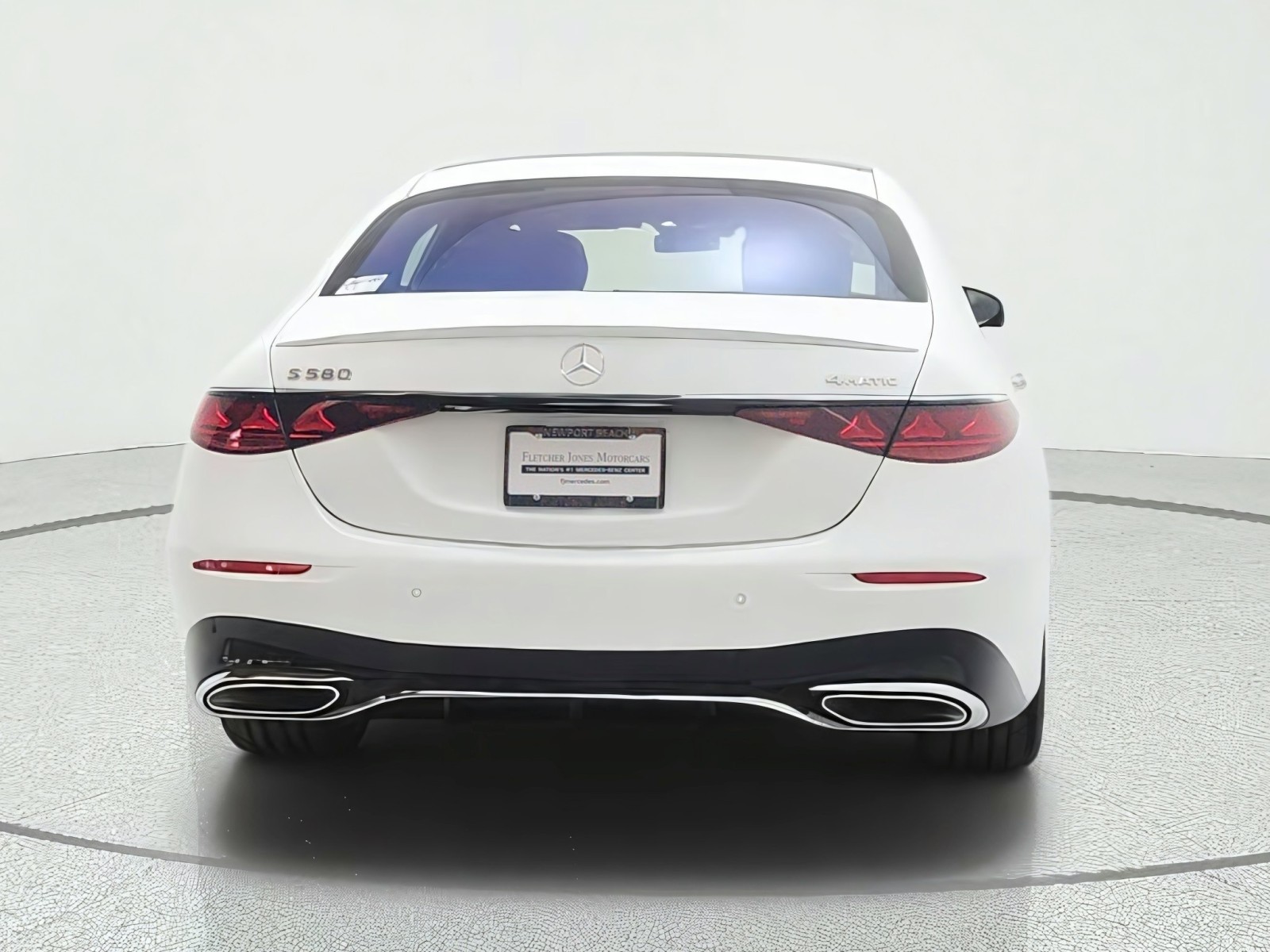 New 2027 MANUFAKTUR Moonlight White Magno Mercedes-Benz S 580 4MATIC® Sedan image 6