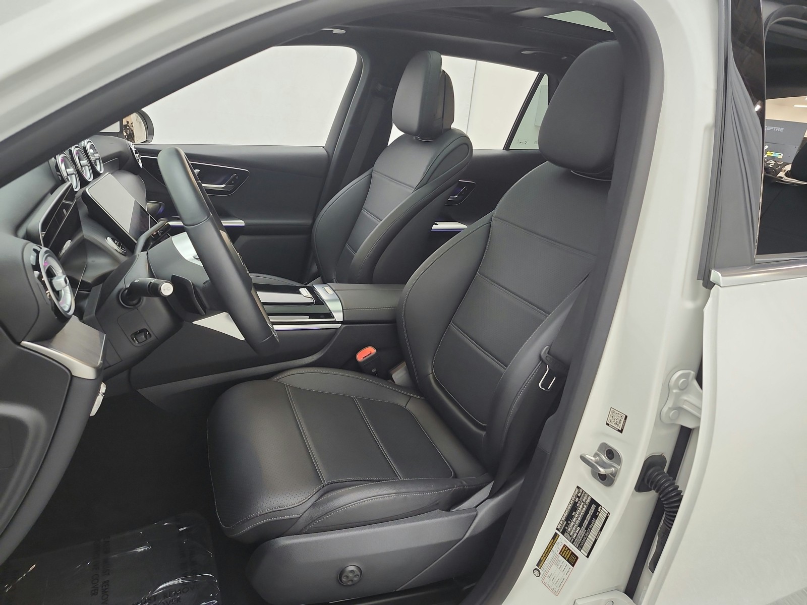 Certified Used 2025 Polar White Mercedes-Benz GLC 300 SUV image 14