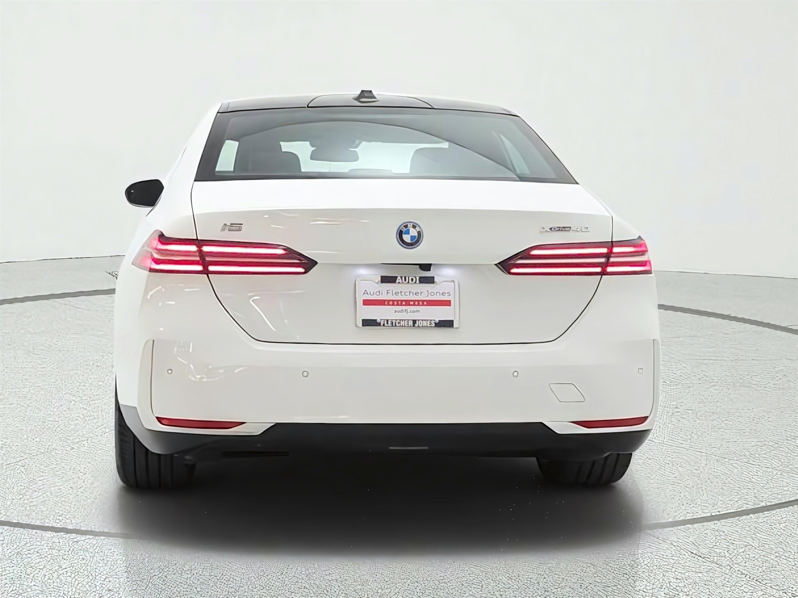Used 2025 Alpine White BMW xDrive40 image 6