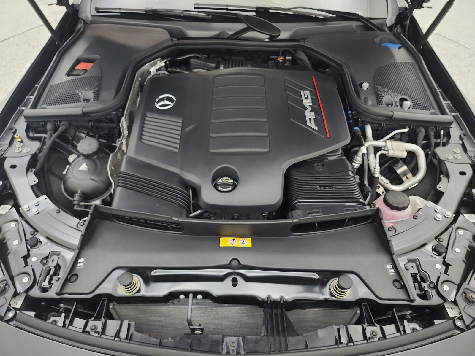 New 2026 MANUFAKTUR Graphite Grey Magno Mercedes-Benz AMG® GT 43 image 12