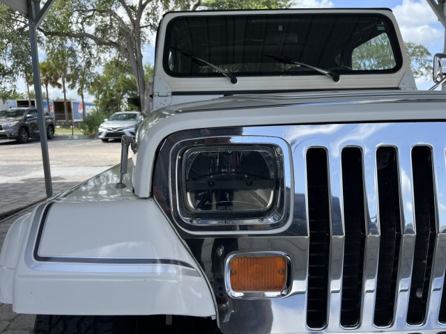 1995 Jeep Wrangler SE 12