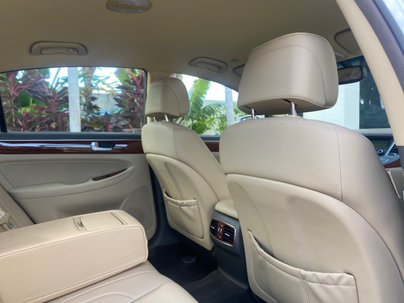 2013 Hyundai Genesis 3.8L LOW MILES 33,576 in , 