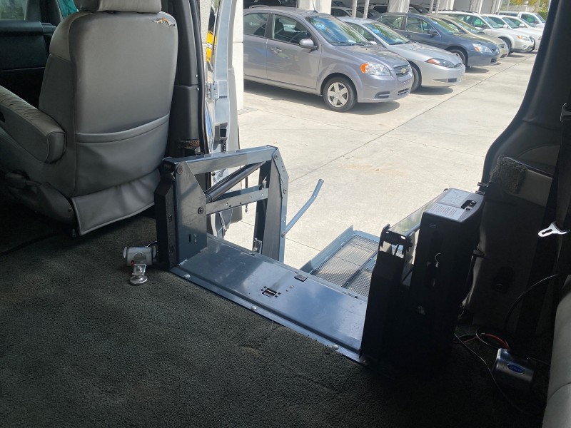 2013 GMC SAVANA HI TOP CONVERSION HANDICAP LIFT LOW MILES 24,857 in , 
