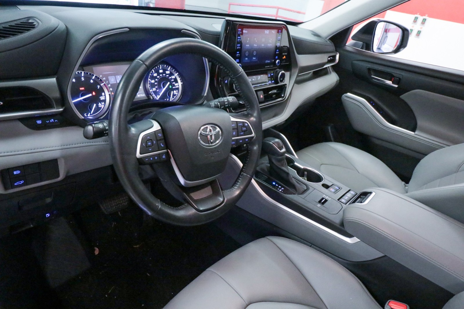 Used Car 2022 Toyota Highlander  Xle For Sale Under $35,000 In Austin, Texas