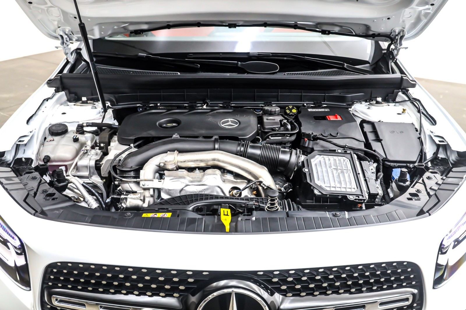 New 2026 Polar White Mercedes-Benz GLB 250 image 11