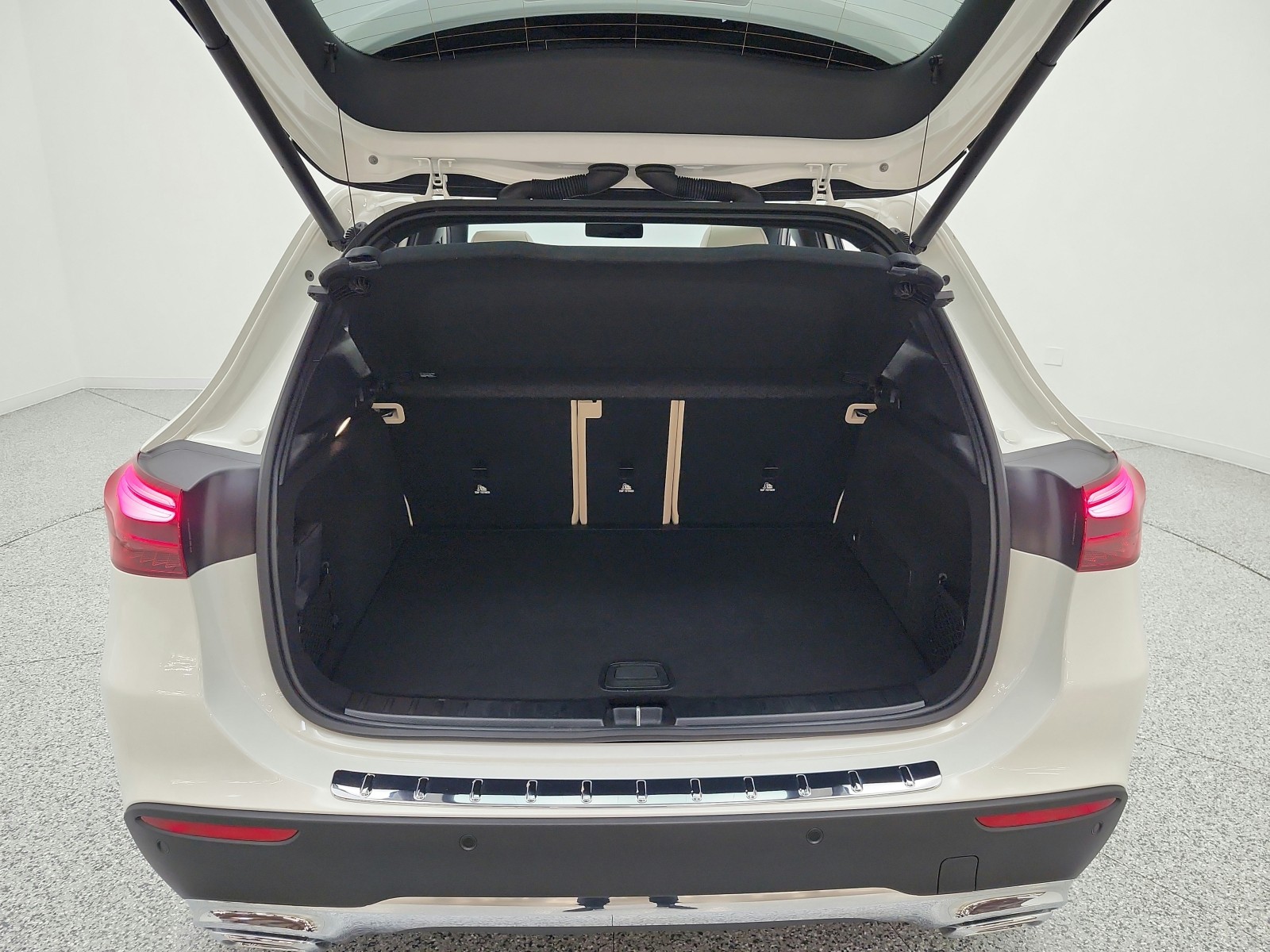 Certified Used 2026 Polar White Mercedes-Benz GLA 250 SUV image 19