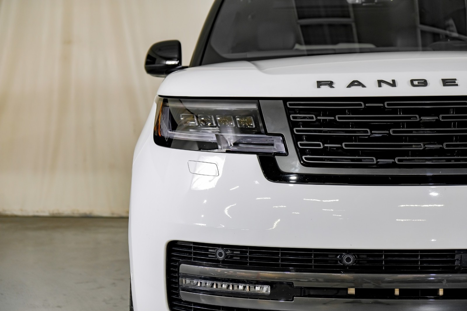 2024 Land Rover Range Rover SE 39