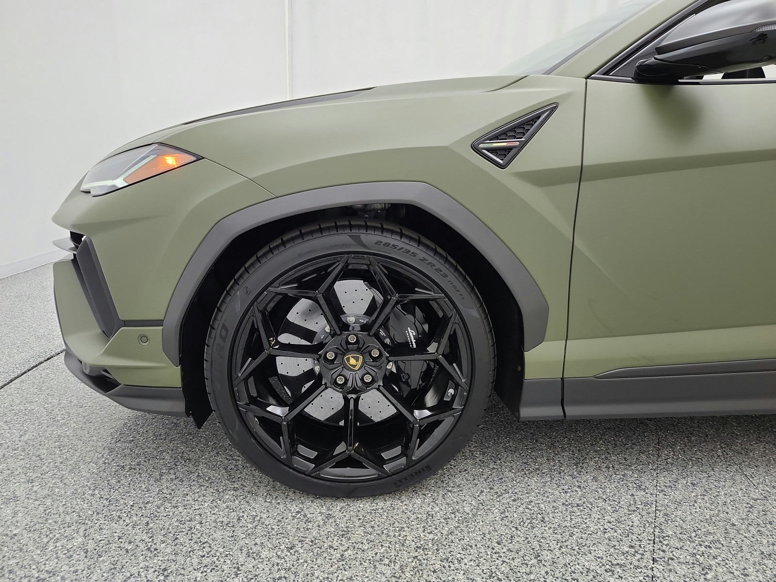 Used 2024 Verde Turbine Matt Lamborghini Performante AWD image 17
