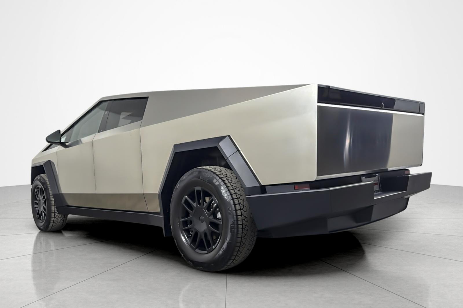 Used 2025 GRAY Tesla AWD image 3