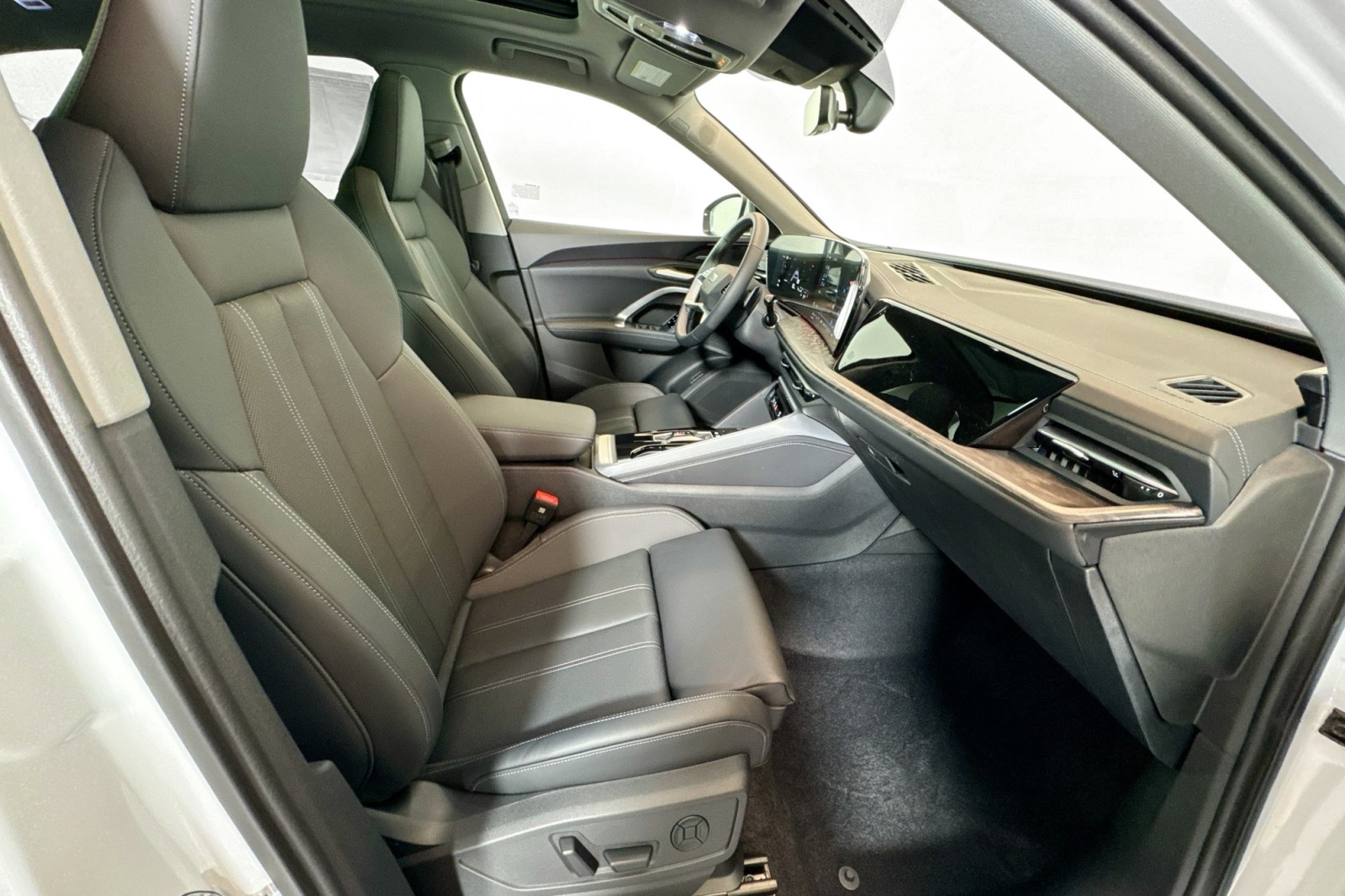 New 2025 Glacier White Metallic Audi Premium Plus 2.0 TFSI quattro image 26