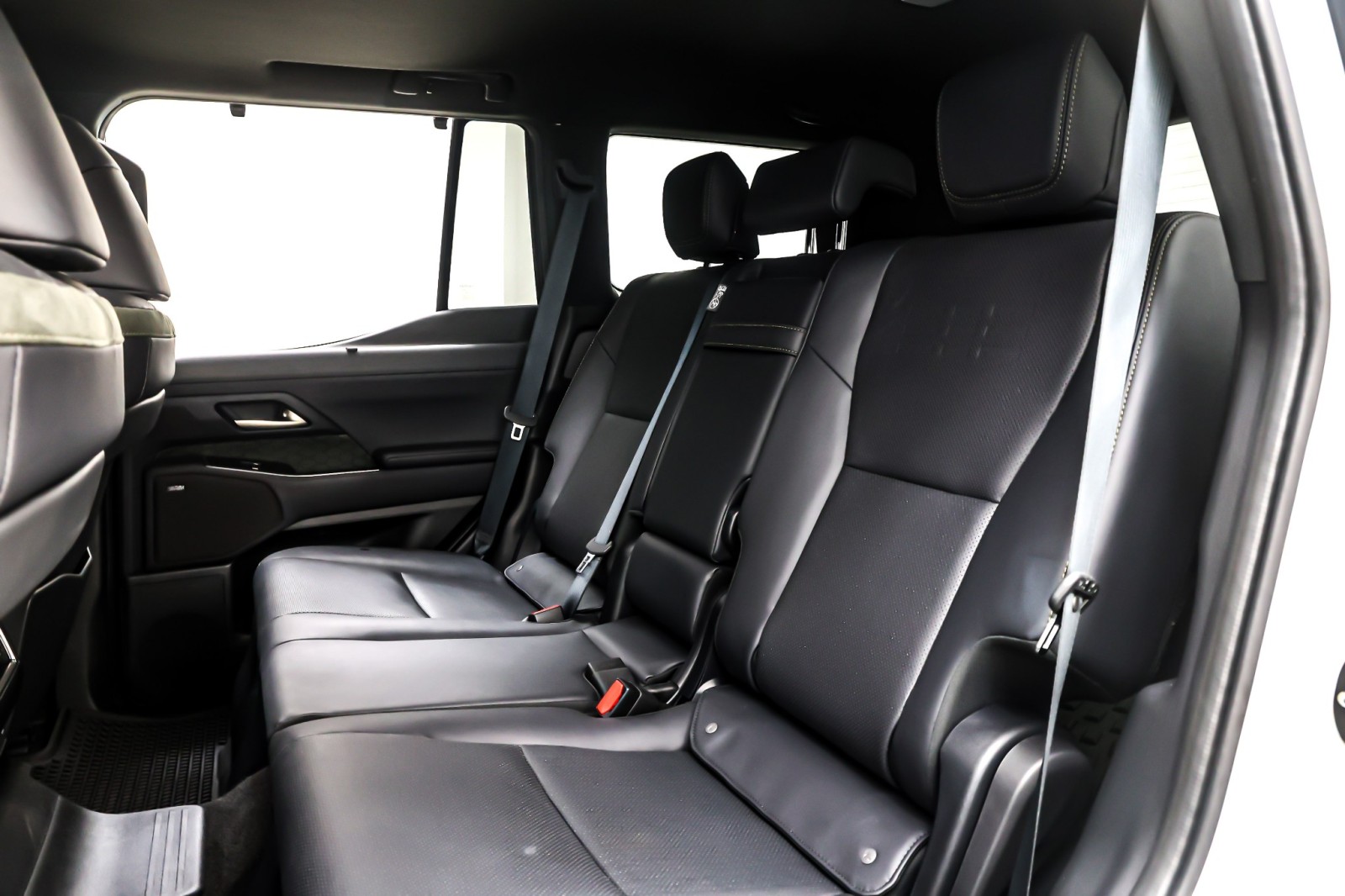 Used 2024 Eminent White Pearl Lexus GX 550 Overtrail+ image 9