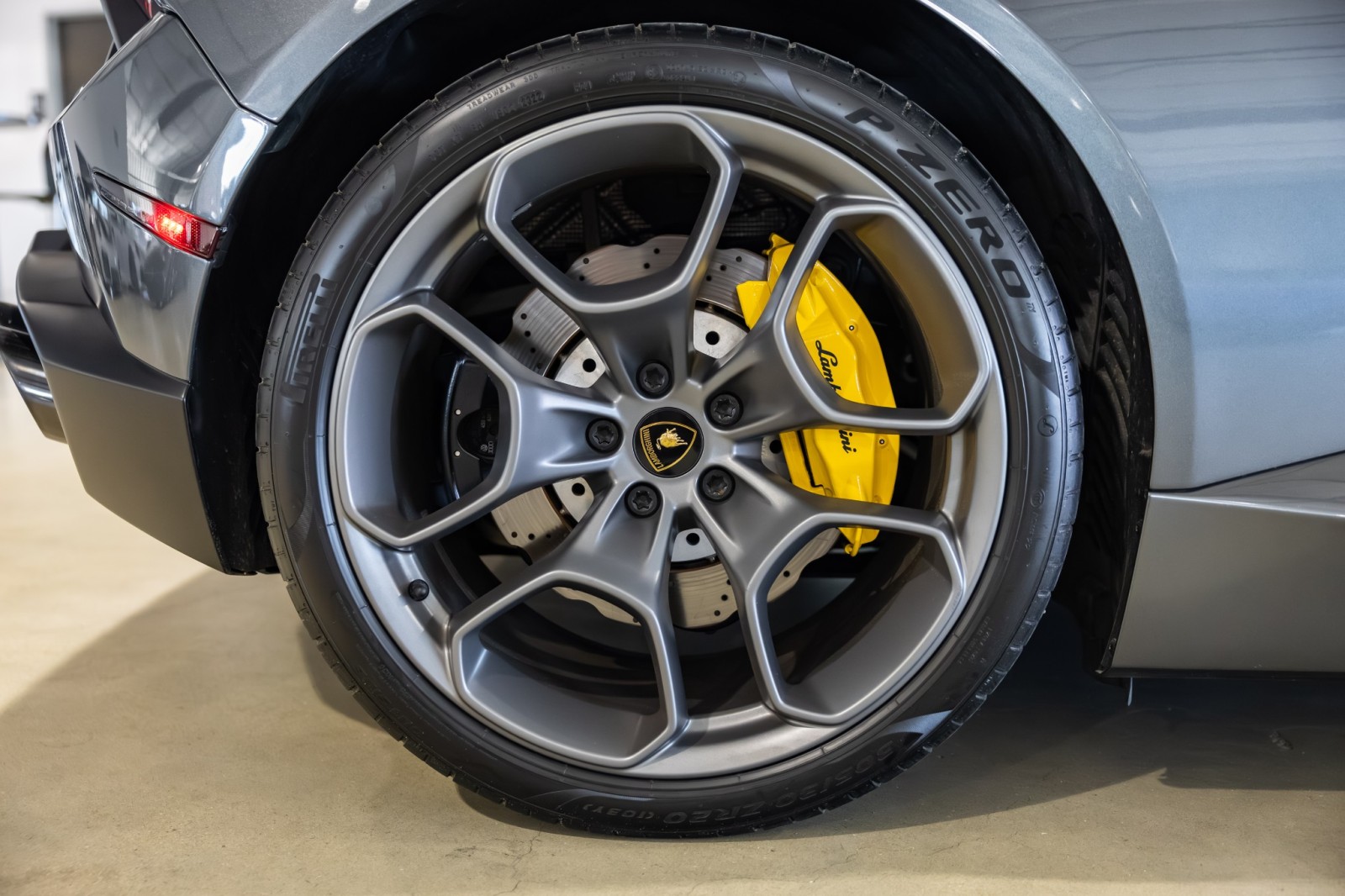 Used Car 2016 Lamborghini Huracan  Lp 580-2 - Lifting System + - $242,395 Msrp - Giano Wheels For Sale Under $240,000 In Boerne, Texas