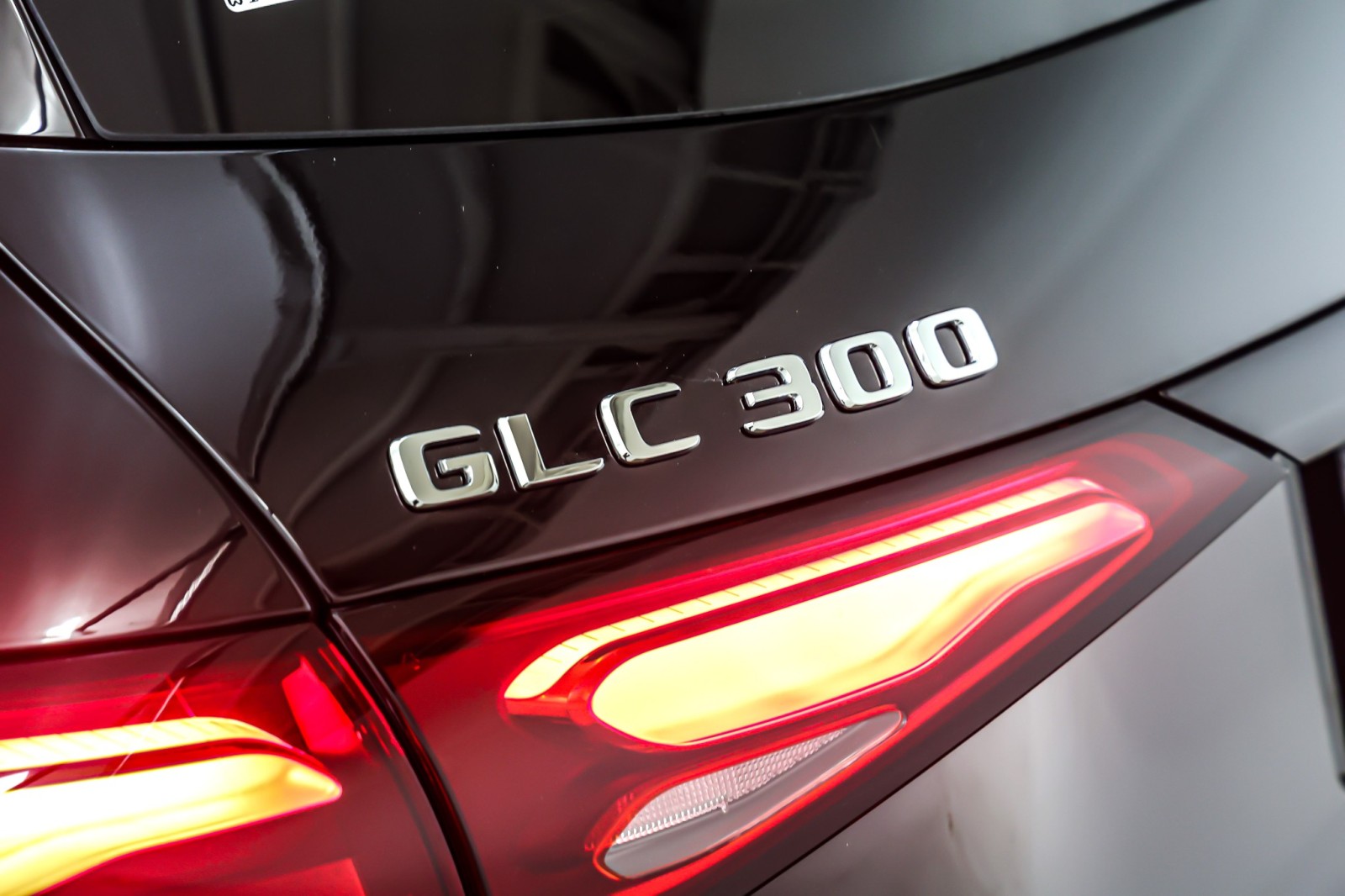 New 2026 Black Mercedes-Benz GLC 300 image 9