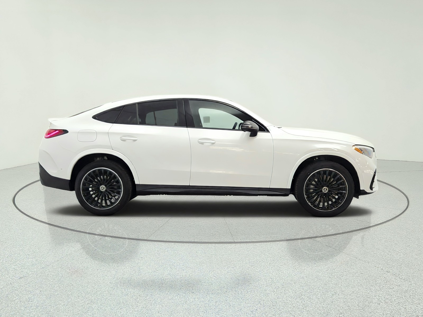 New 2026 MANUFAKTUR Moonlight White Metallic Mercedes-Benz GLC 300 4MATIC® Coupe image 4