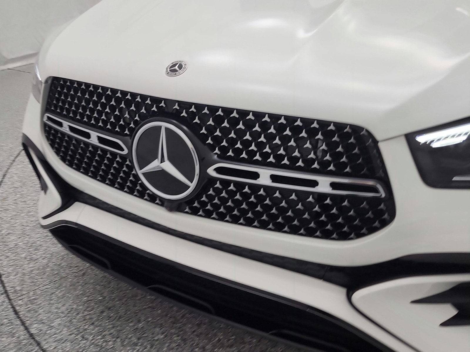 New 2026 Polar White Mercedes-Benz GLE 450 4MATIC® SUV image 13