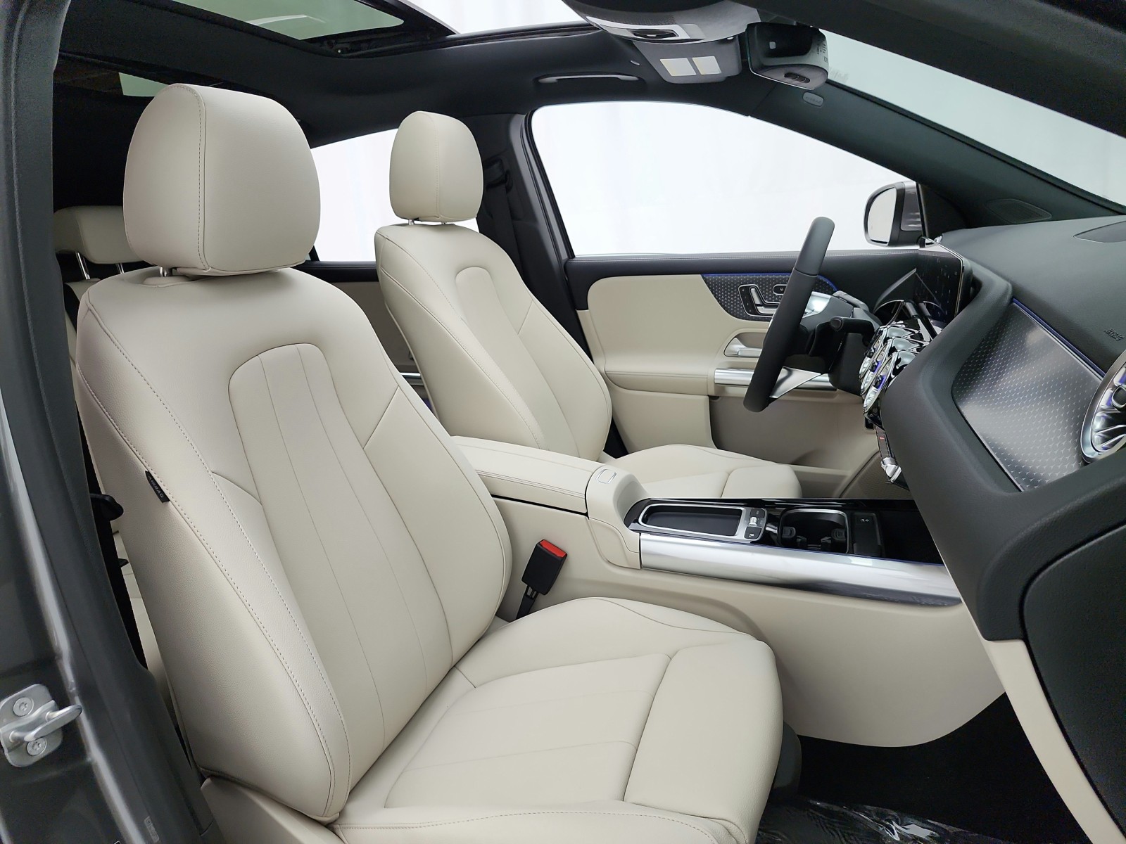 New 2026 Mountain Grey Metallic Mercedes-Benz GLA 250 SUV image 15