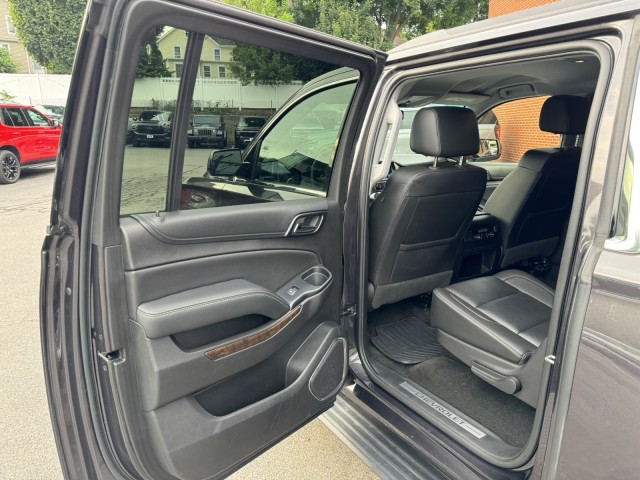 2018 Chevrolet Suburban LT LUX with Center Row Buckets 27