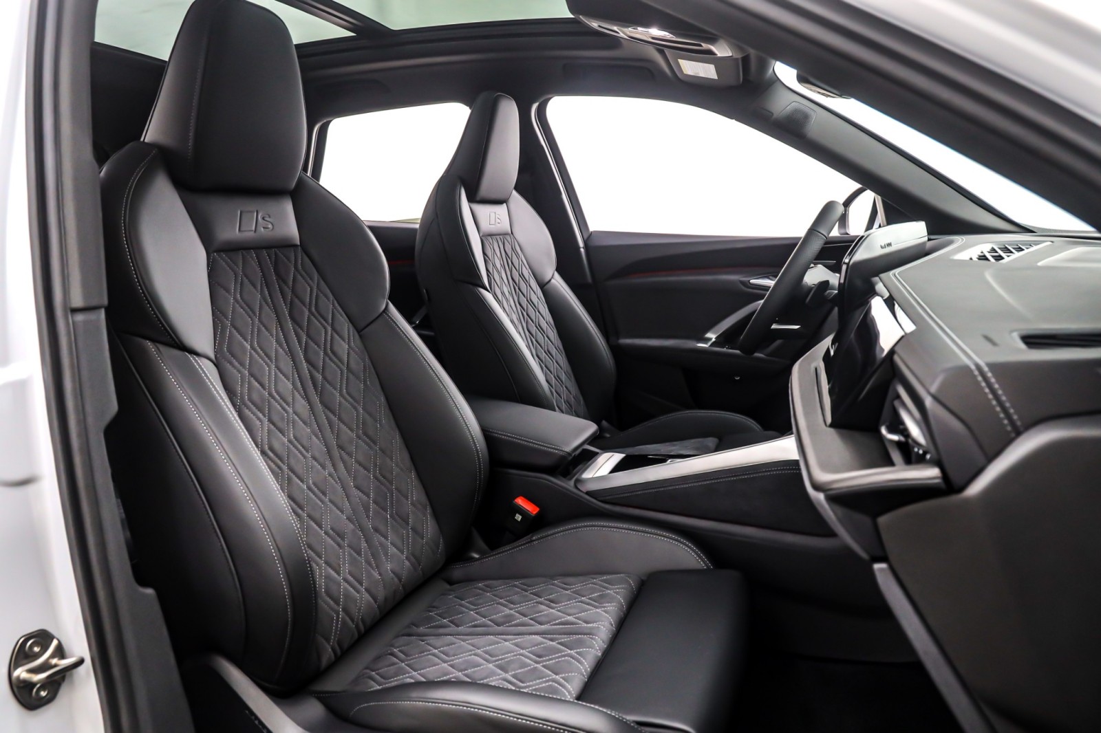 New 2025 Glacier White Metallic Audi Premium Plus 3.0 TFSI quattro image 7